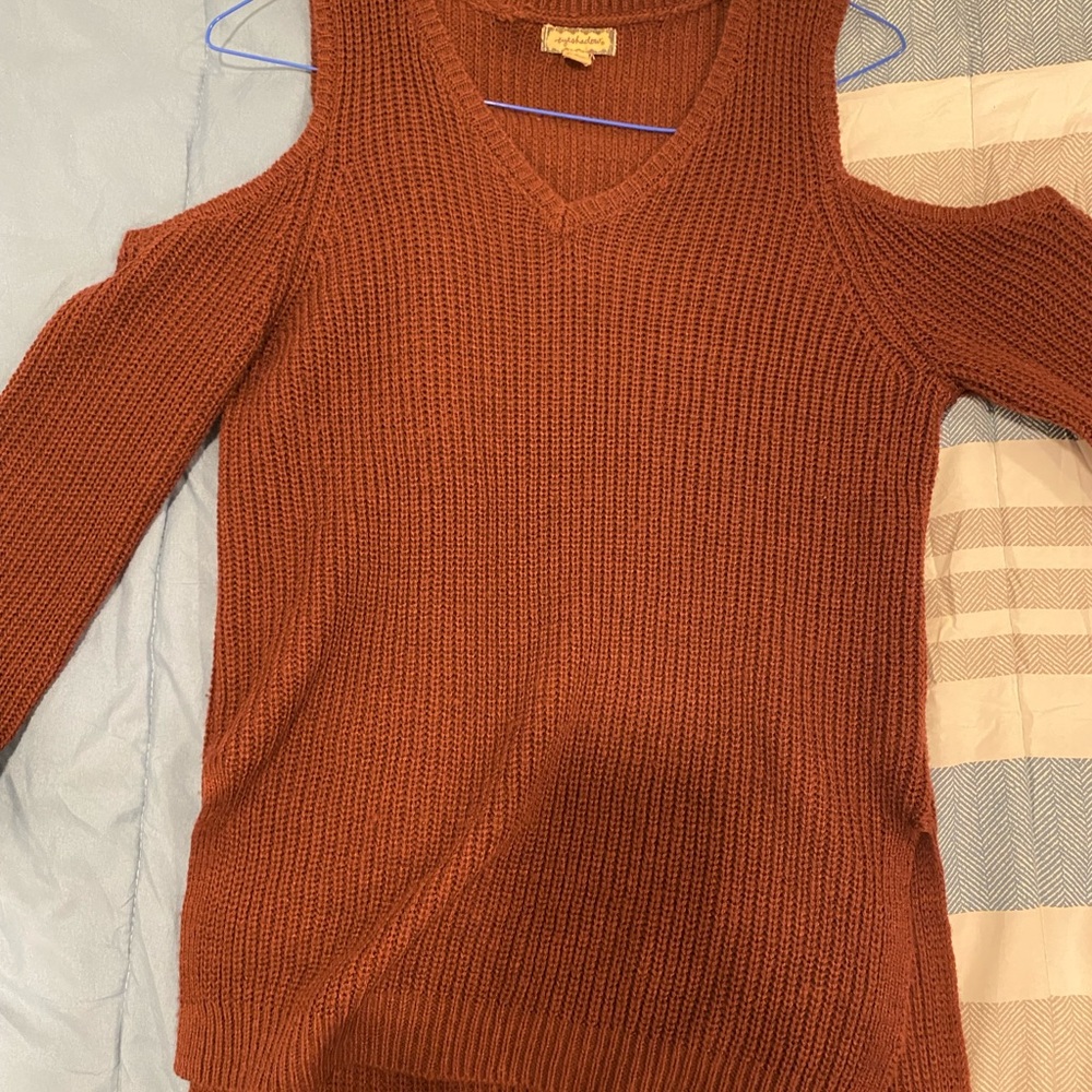 Cold shoulder sweater size S color burgundy